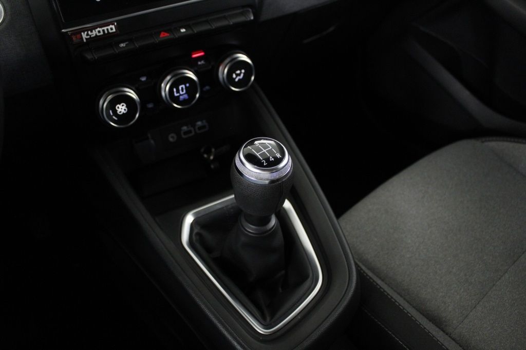 mitsubishi-colt-2024-gasolina-999cc