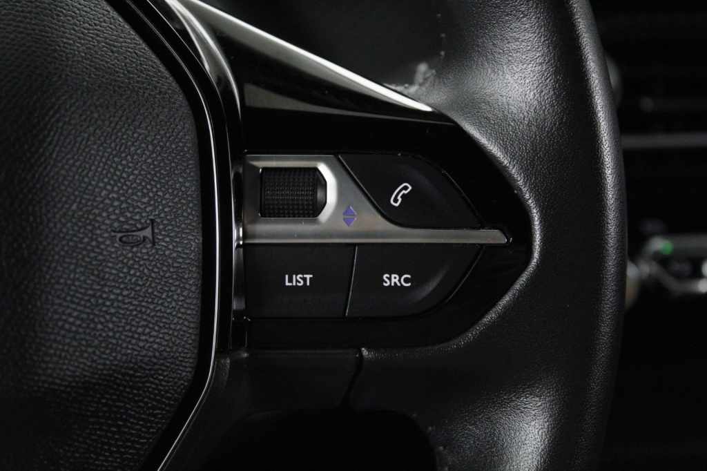 peugeot-2008-2024-gasolina-1199cc