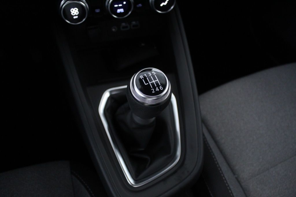 mitsubishi-colt-2024-gasolina-999cc
