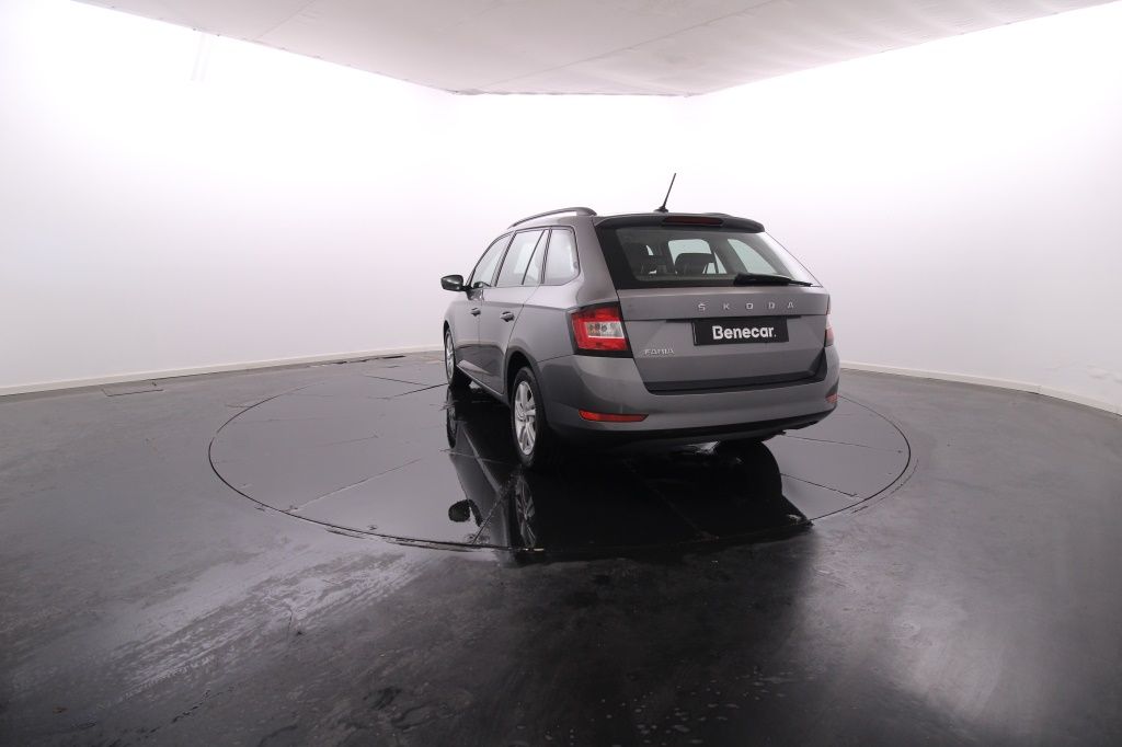 skoda-fabia-2022-gasolina-999cc