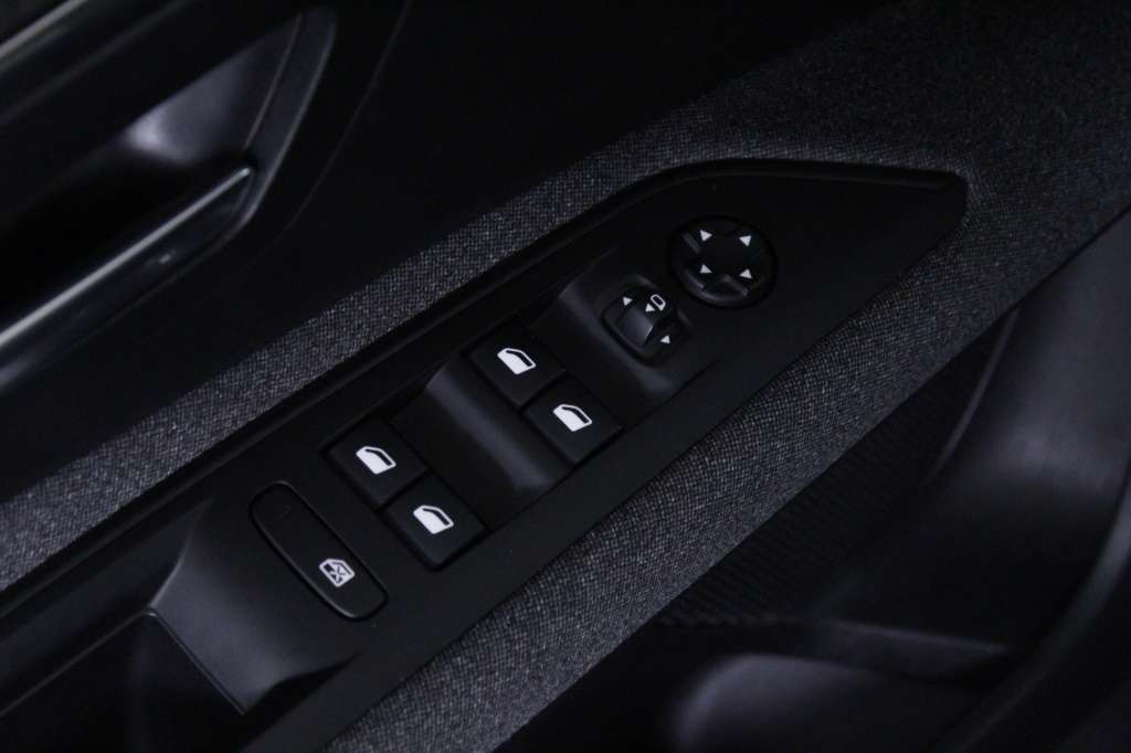 peugeot-3008-2022-diesel-1499cc