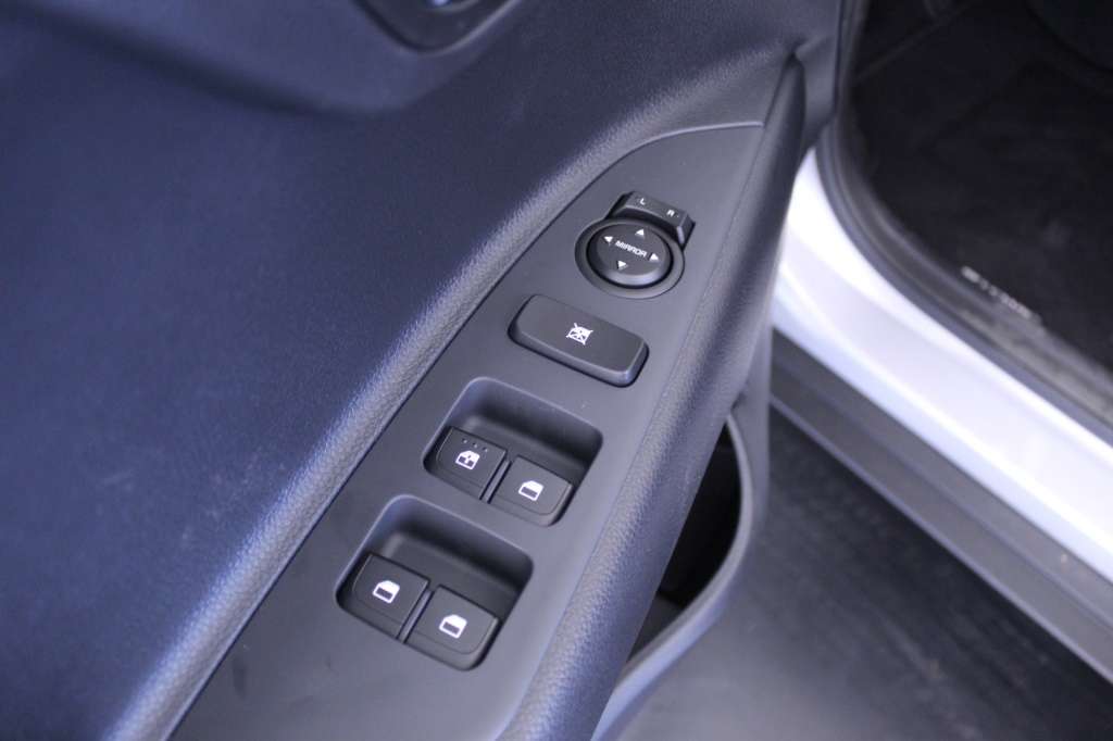 kia-stonic-2024-gasolina-1197cc