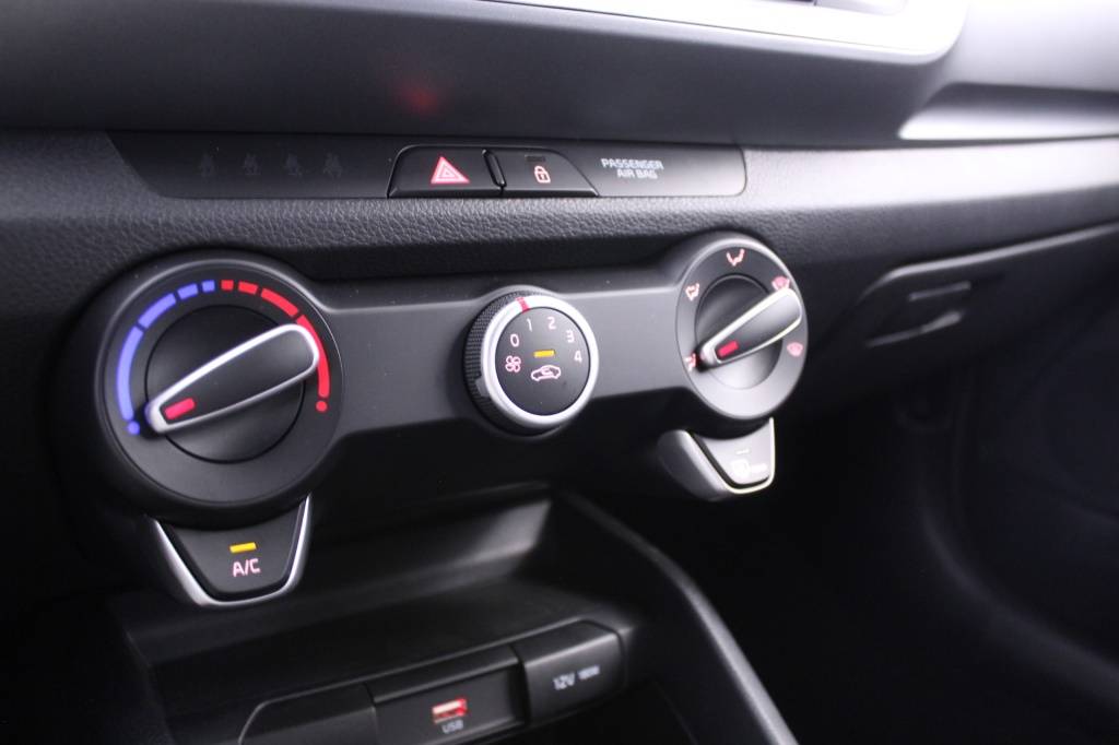kia-stonic-2024-gasolina-1197cc