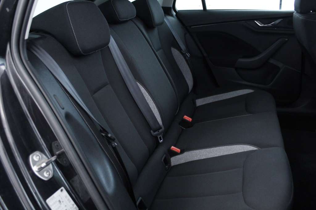 skoda-scala-2024-gasolina-999cc