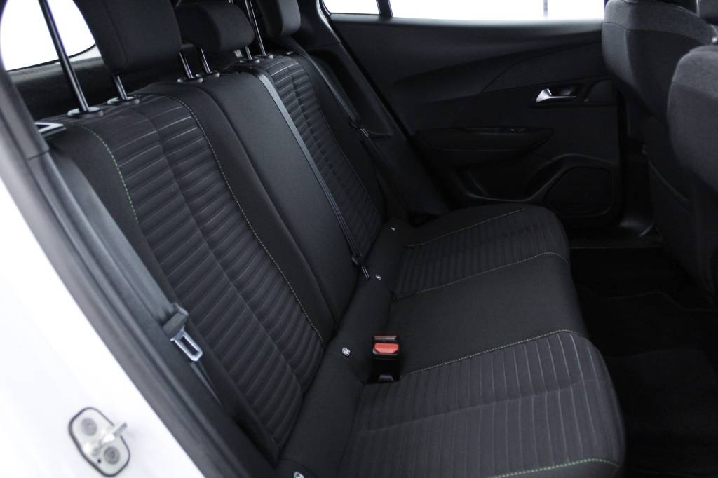 peugeot-2008-2024-gasolina-1199cc