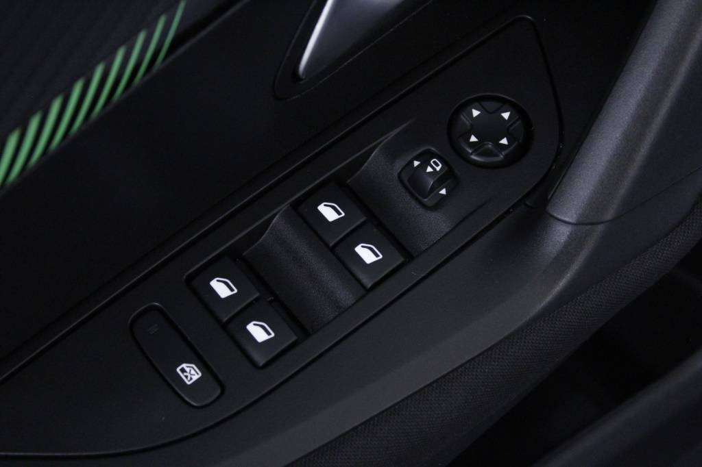peugeot-2008-2024-gasolina-1199cc