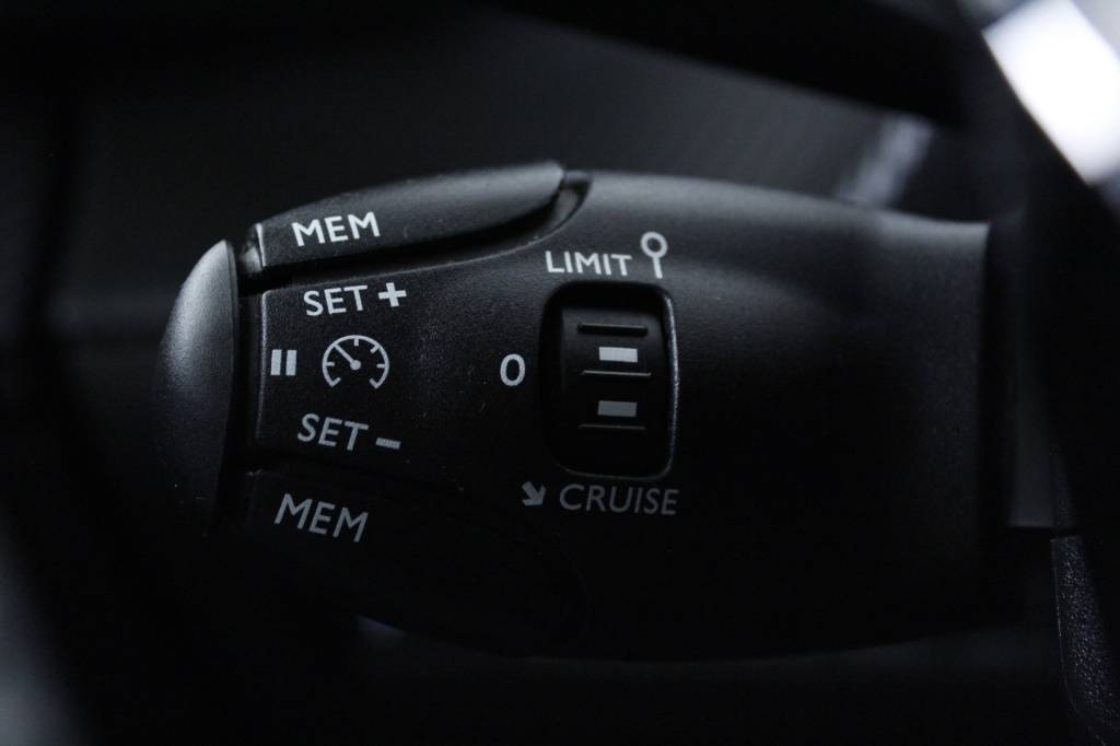 peugeot-2008-2024-gasolina-1199cc