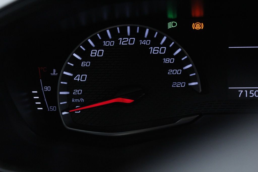 peugeot-2008-2024-gasolina-1199cc