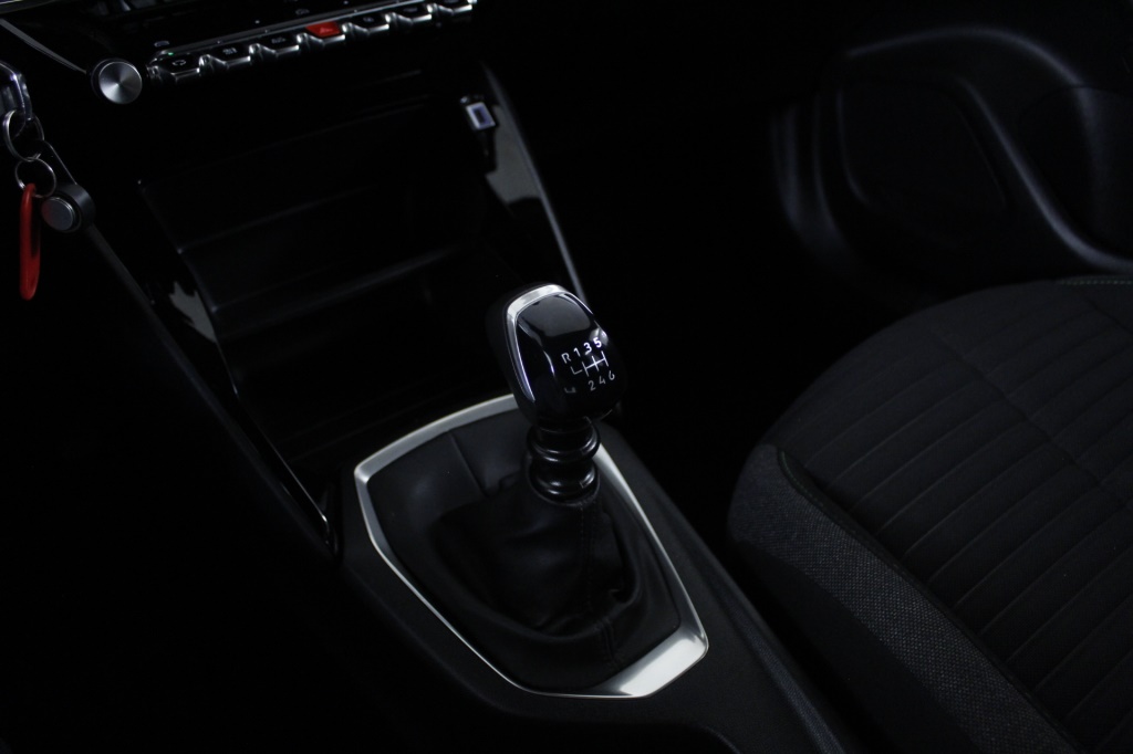 peugeot-2008-2024-gasolina-1199cc