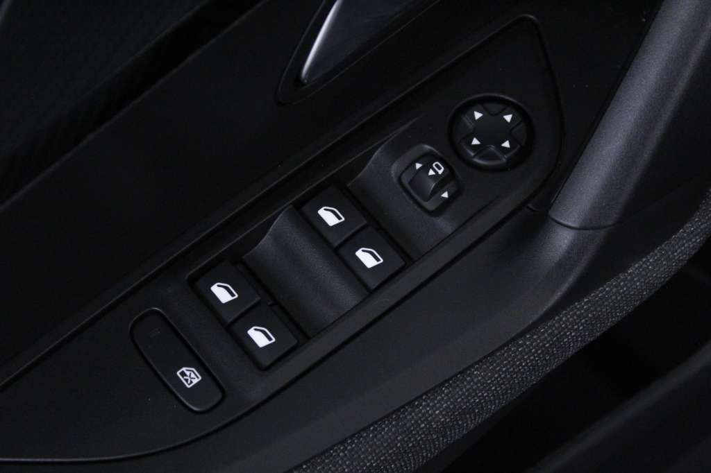 peugeot-2008-2025-gasolina-1199cc