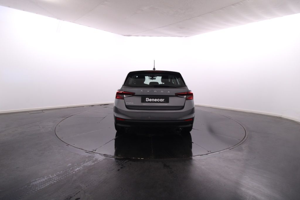 skoda-fabia-2023-gasolina-999cc