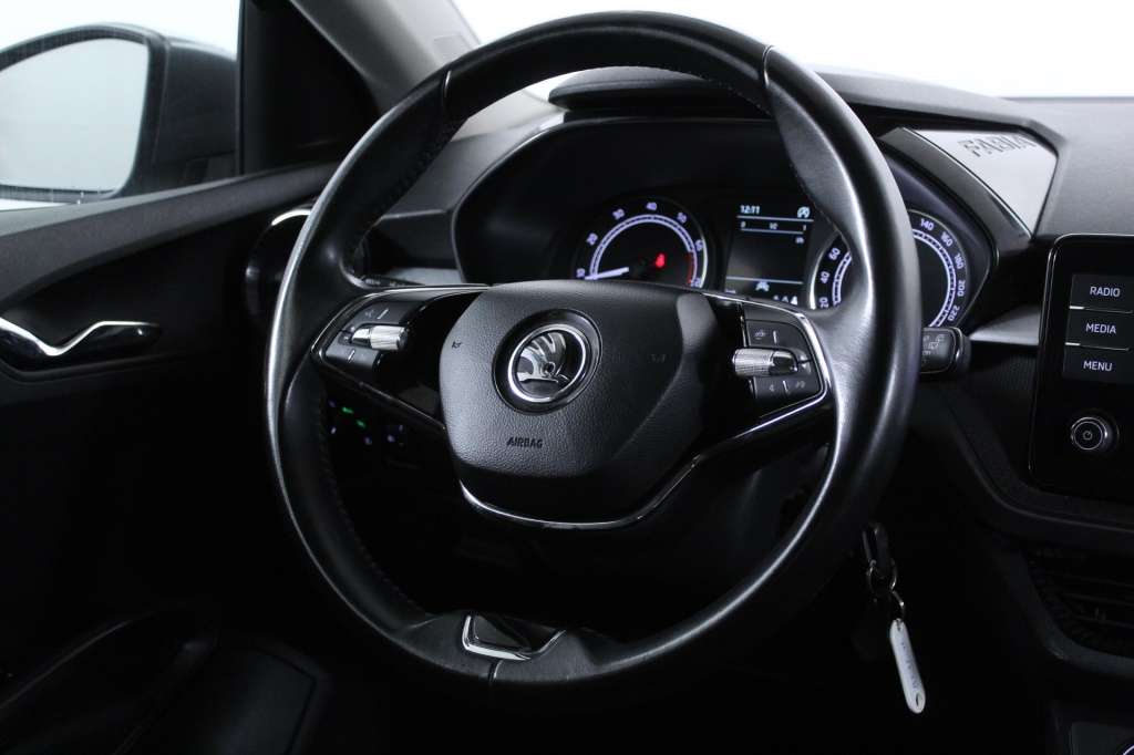 skoda-fabia-2023-gasolina-999cc