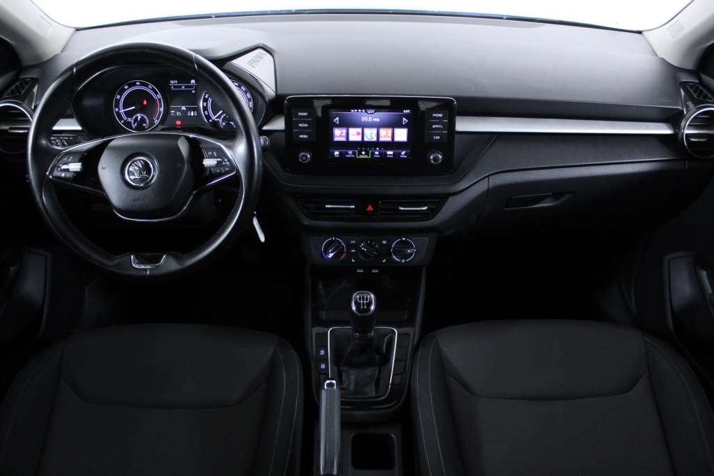 skoda-fabia-2023-gasolina-999cc