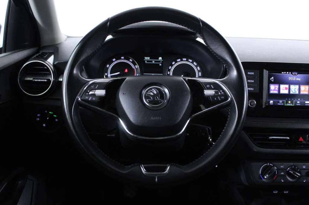 skoda-fabia-2023-gasolina-999cc