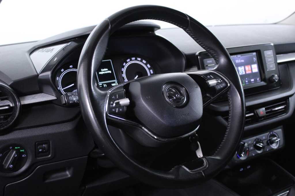 skoda-fabia-2023-gasolina-999cc
