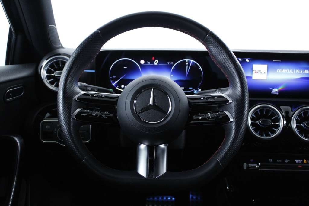 mercedes-benz-classe-a-2024-hibrido-1332cc