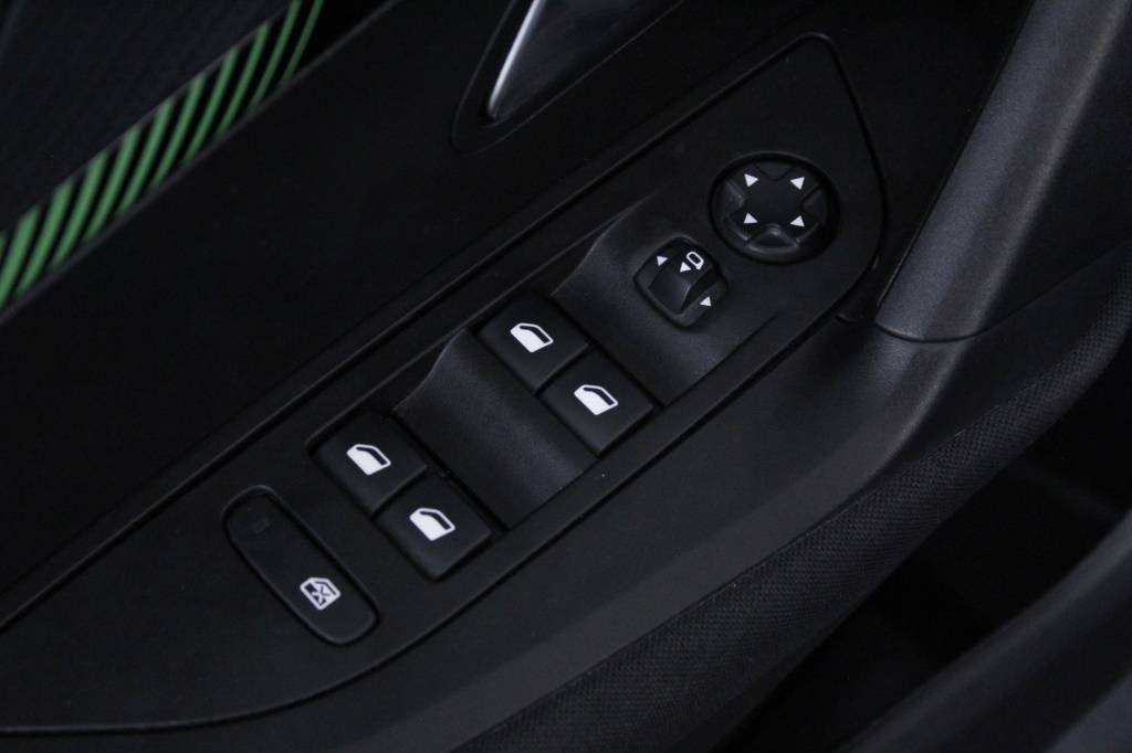 peugeot-2008-2024-gasolina-1199cc