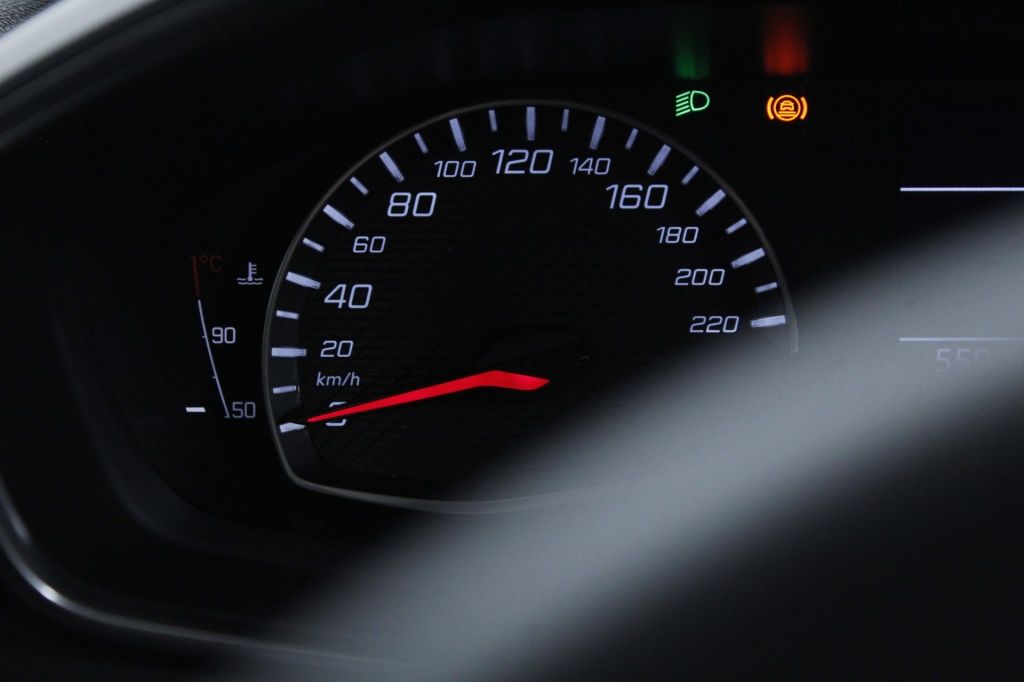 peugeot-2008-2024-gasolina-1199cc