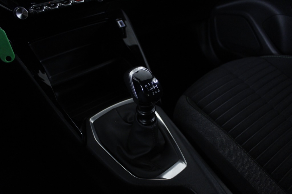 peugeot-2008-2024-gasolina-1199cc