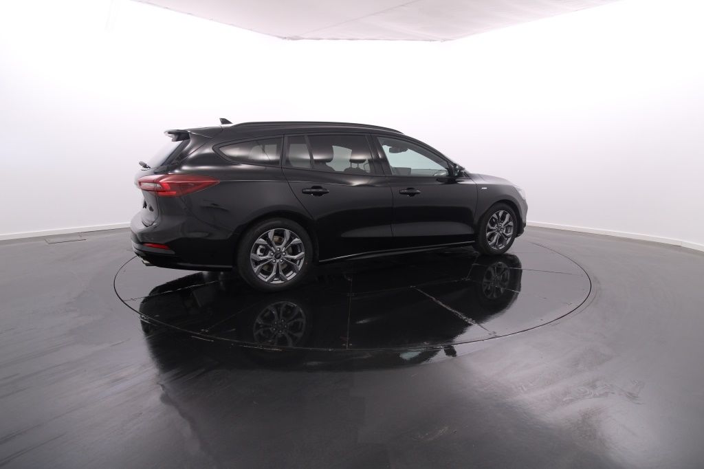 ford-focus-sw-2023-diesel-1499cc