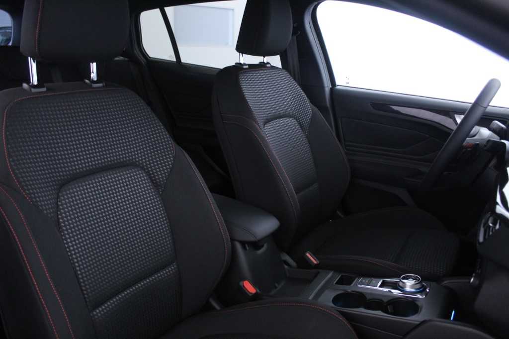 ford-focus-sw-2023-diesel-1499cc