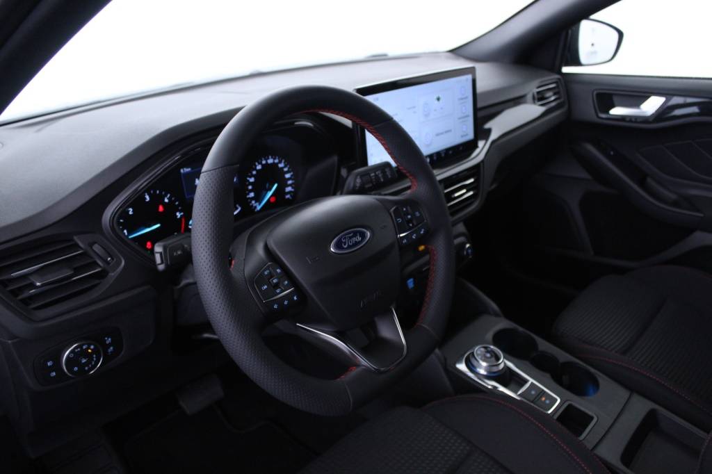 ford-focus-sw-2023-diesel-1499cc