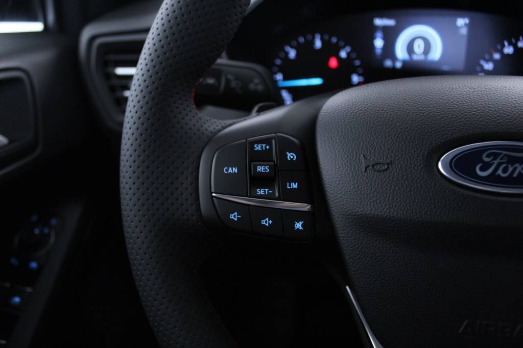 ford-focus-sw-2023-diesel-1499cc