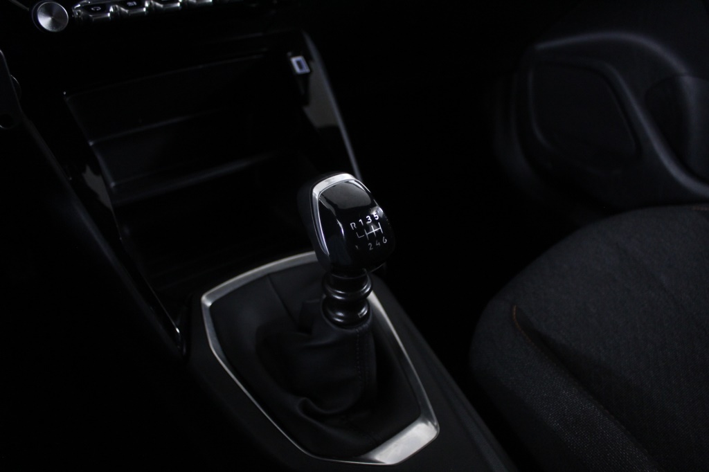 peugeot-2008-2025-gasolina-1199cc