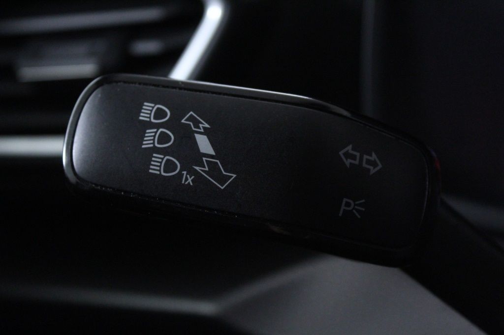 seat-leon-2022-gasolina-999cc