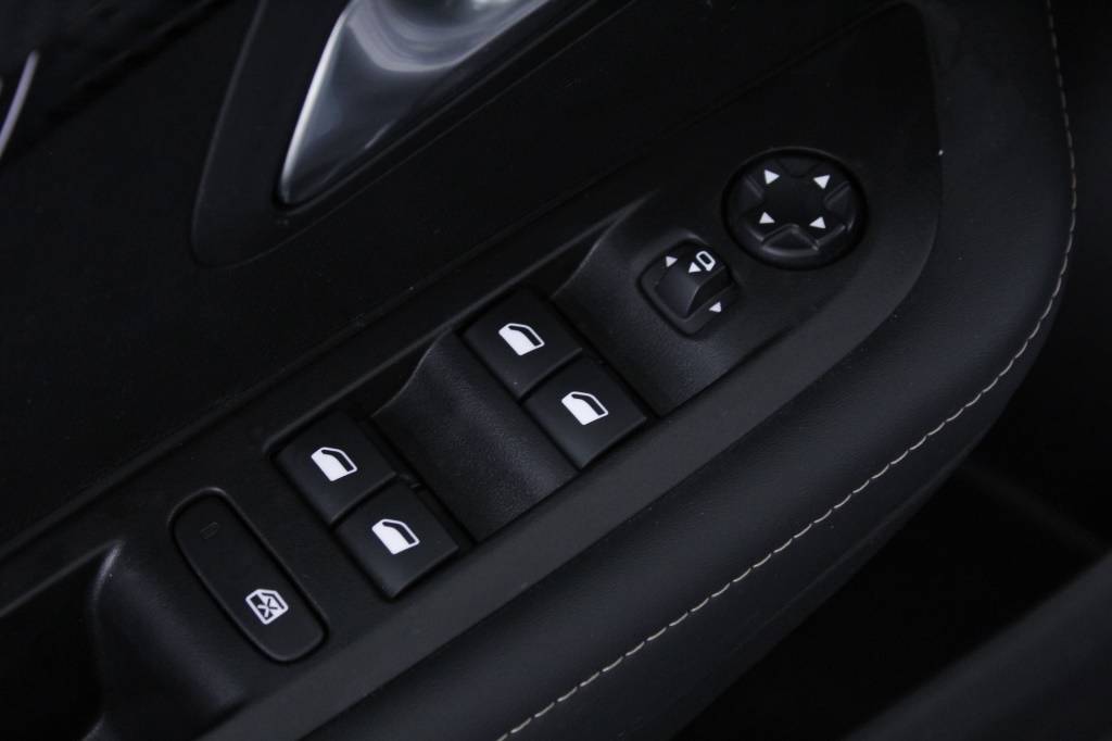 peugeot-208-2025-hibrido-1199cc
