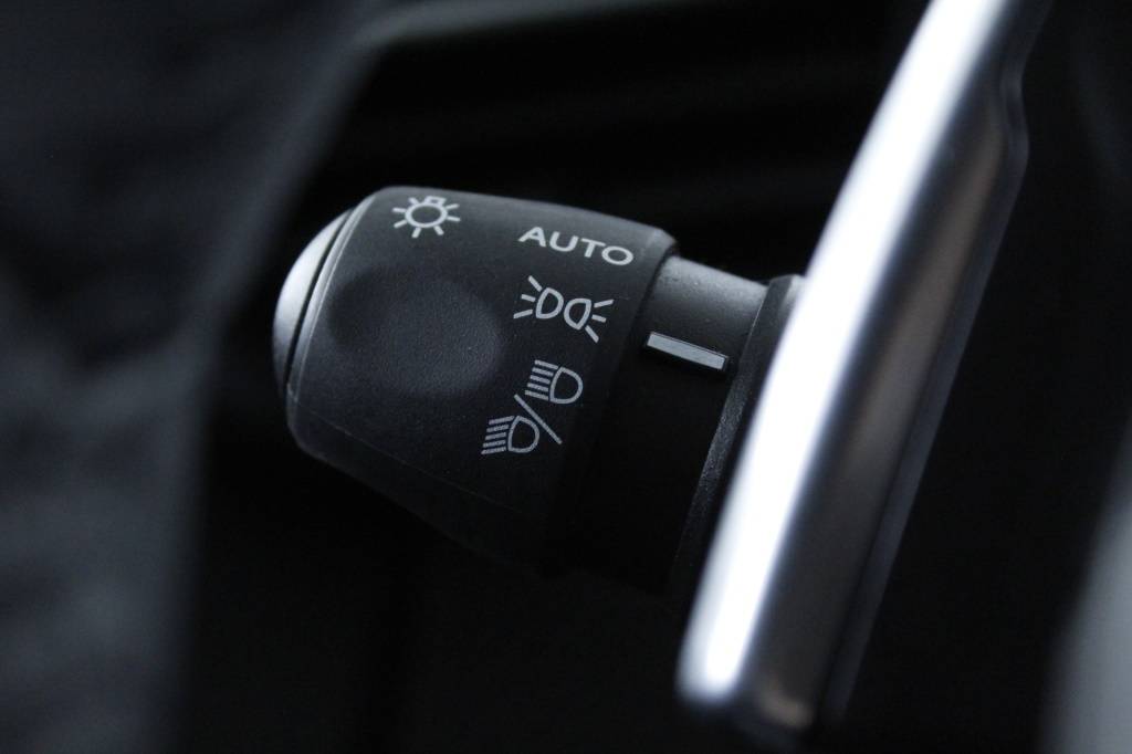 peugeot-208-2025-hibrido-1199cc