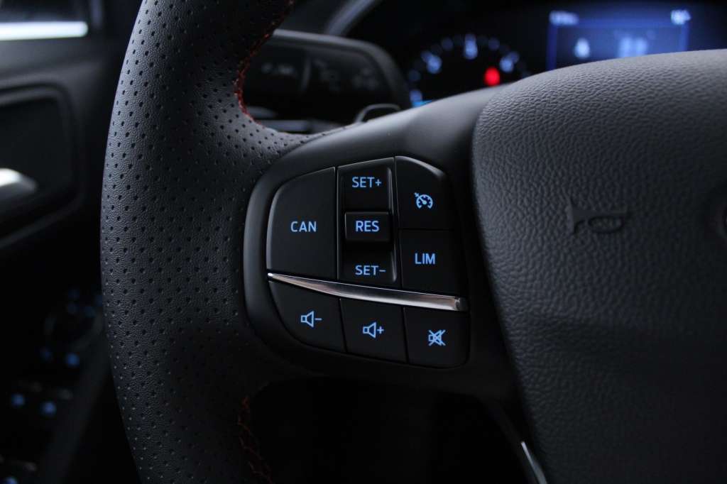 ford-focus-sw-2023-diesel-1499cc