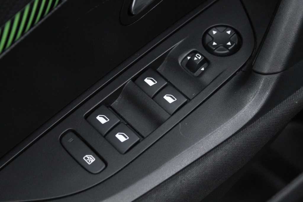 peugeot-2008-2024-gasolina-1199cc