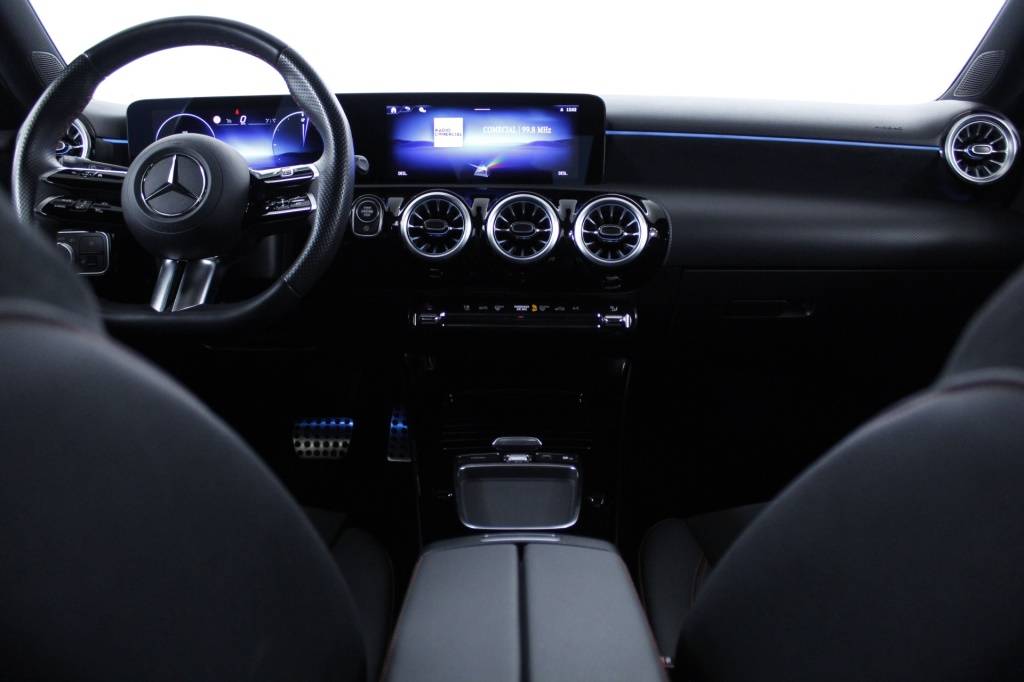 mercedes-benz-classe-a-2024-hibrido-1332cc