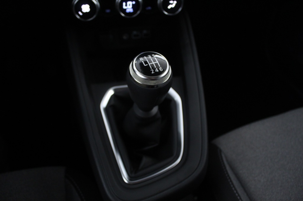 mitsubishi-colt-2024-gasolina-999cc