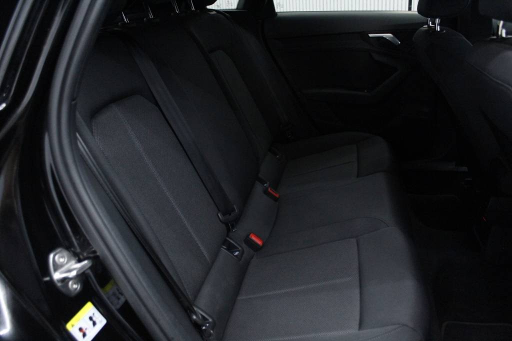 audi-a3-sportback-2024-diesel-1968cc