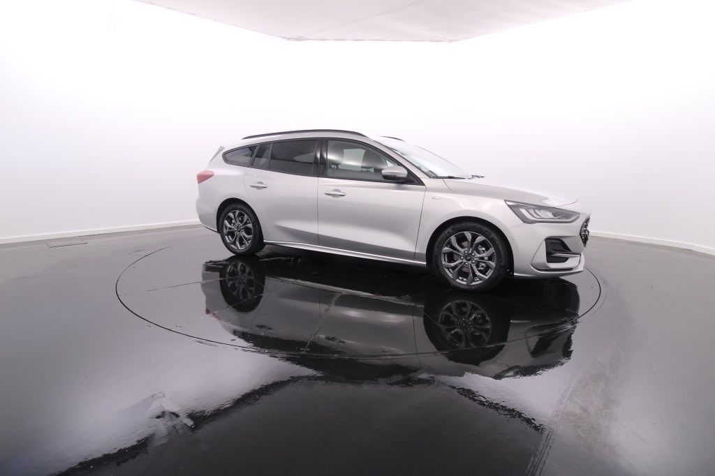 ford-focus-sw-2023-diesel-1499cc