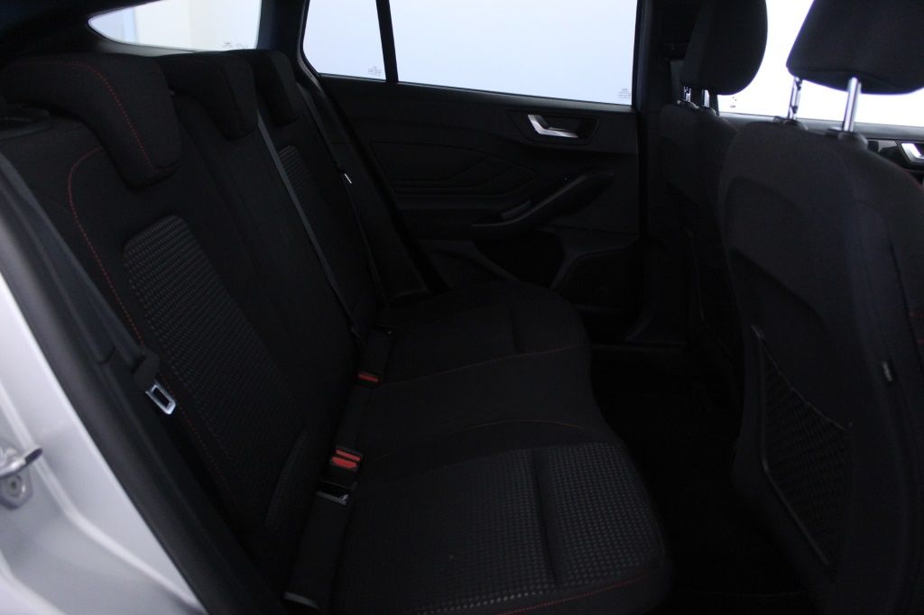 ford-focus-sw-2023-diesel-1499cc