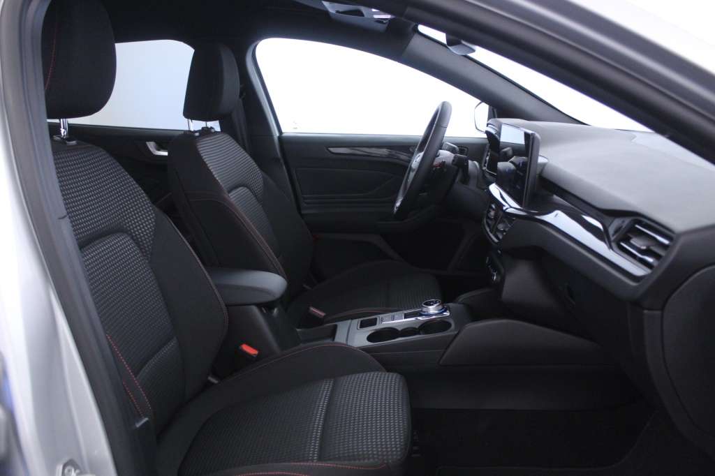 ford-focus-sw-2023-diesel-1499cc