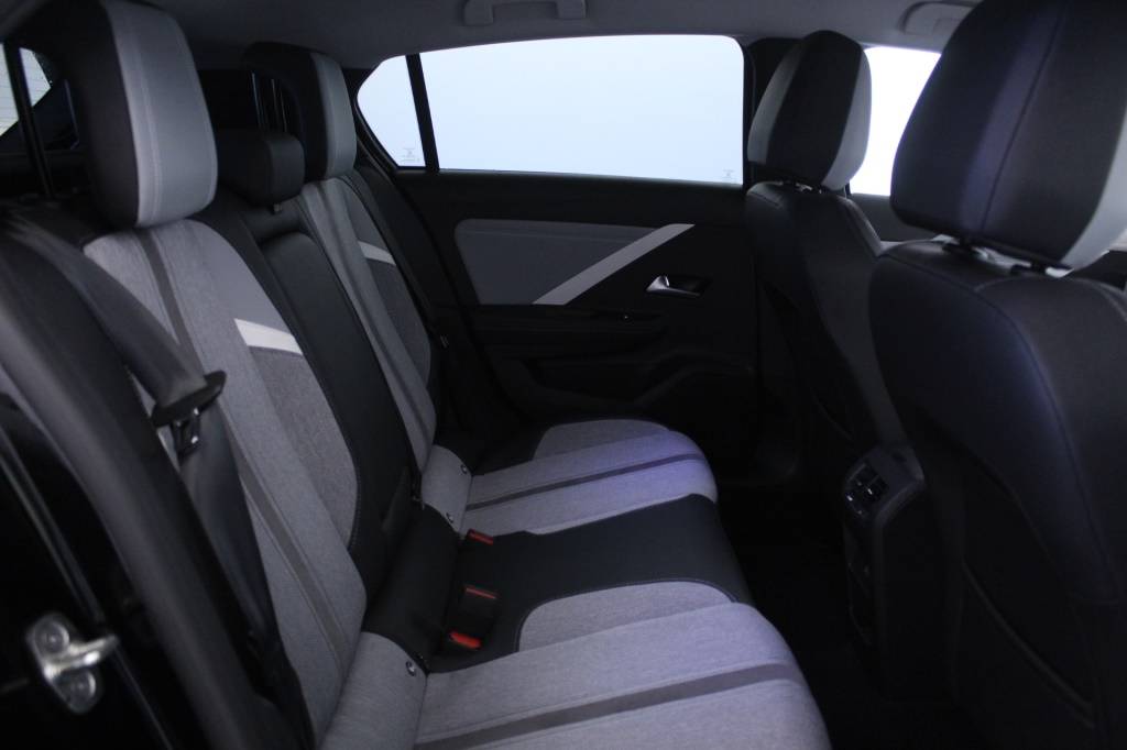 opel-astra-2023-hibrido-1598cc