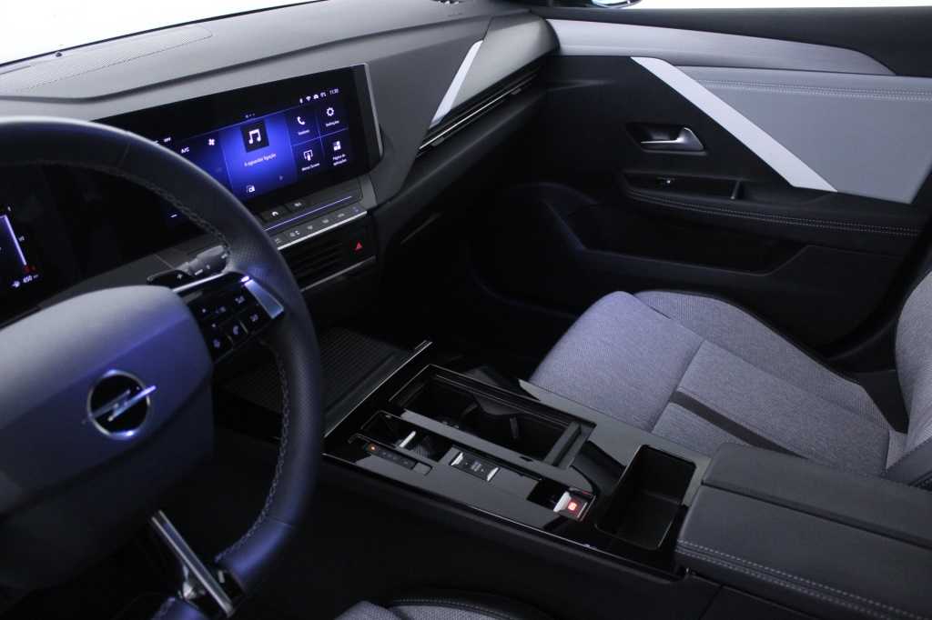opel-astra-2023-hibrido-1598cc