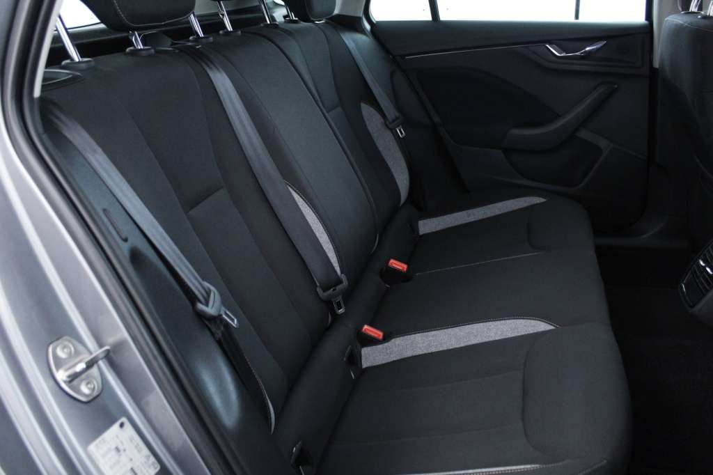 skoda-kamiq-2024-gasolina-999cc