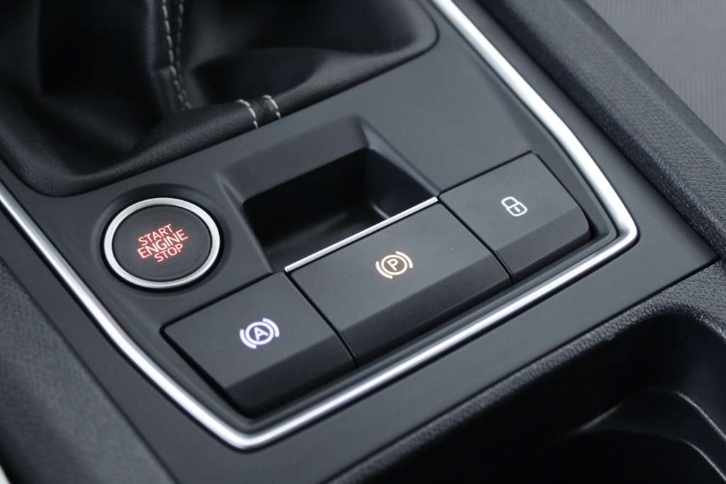 seat-leon-st-2024-gasolina-999cc