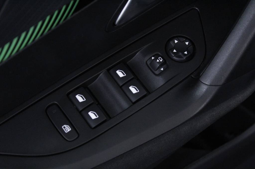 peugeot-2008-2024-gasolina-1199cc