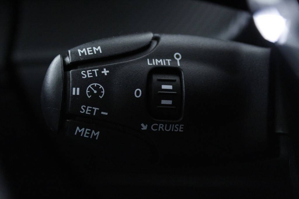 peugeot-2008-2024-gasolina-1199cc