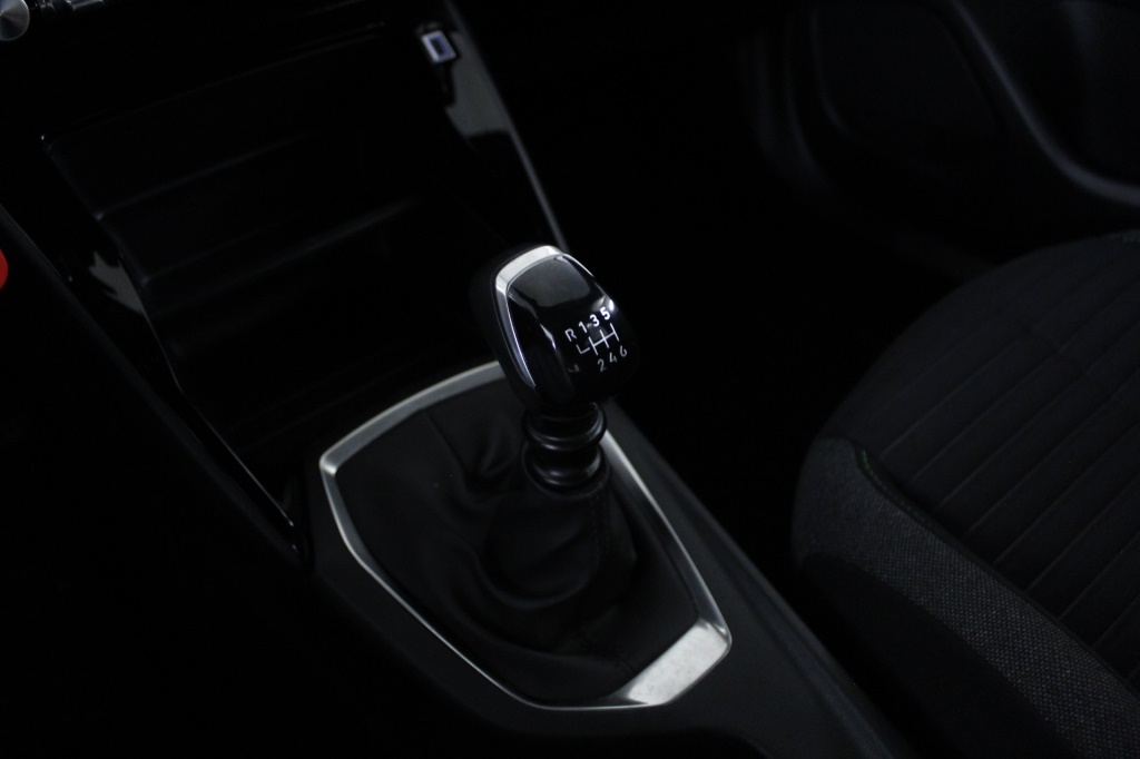 peugeot-2008-2024-gasolina-1199cc