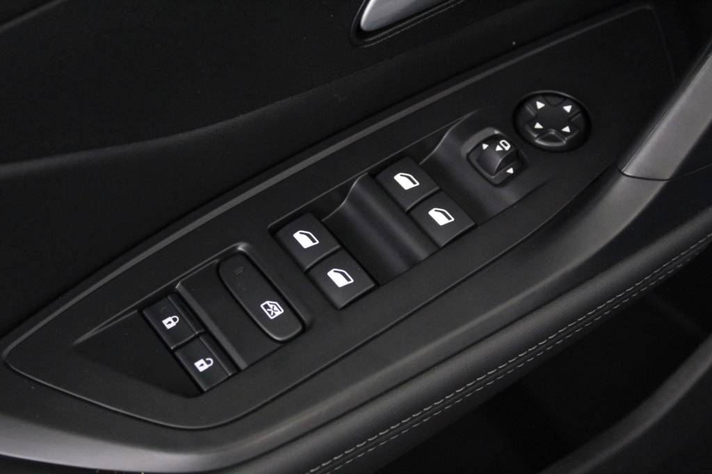 peugeot-408-2025-hibrido-1199cc