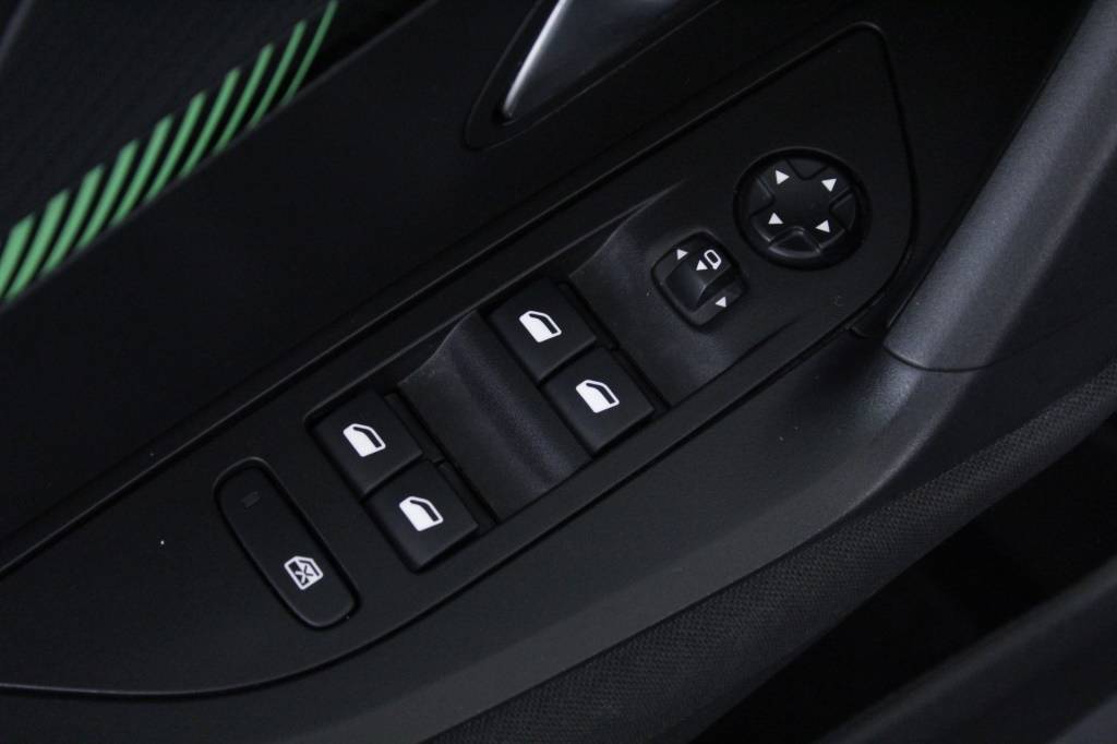 peugeot-2008-2024-gasolina-1199cc