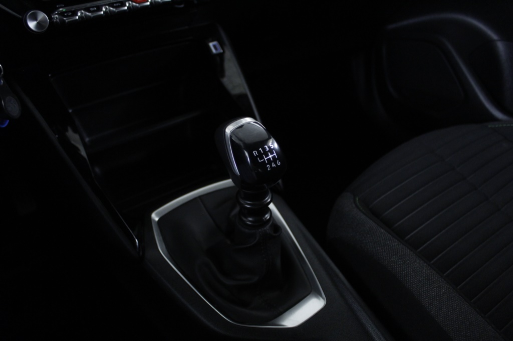 peugeot-2008-2024-gasolina-1199cc