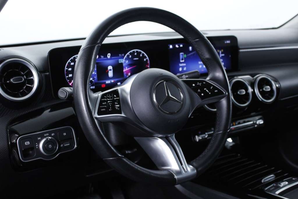 mercedes-benz-classe-a-2024-hibrido-1332cc